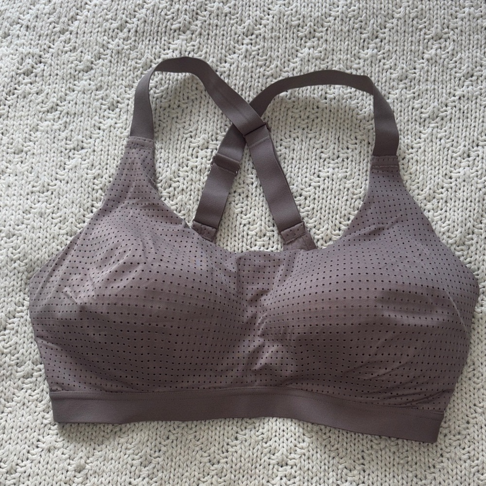 NWOT 34DD Victoria's Secret Perforated Sports Bra